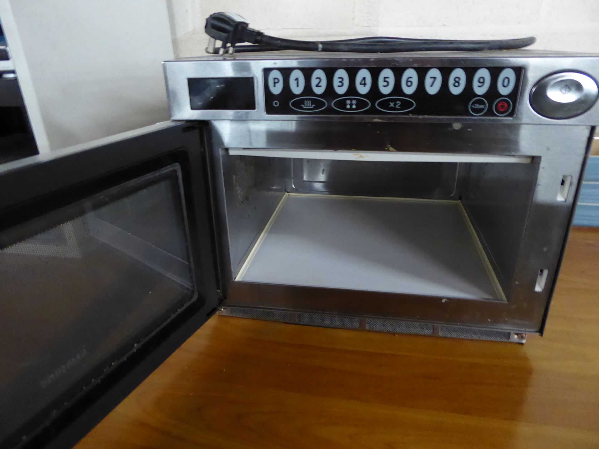 *Samsung CM1929 commercial microwave 1850w - Image 2 of 2