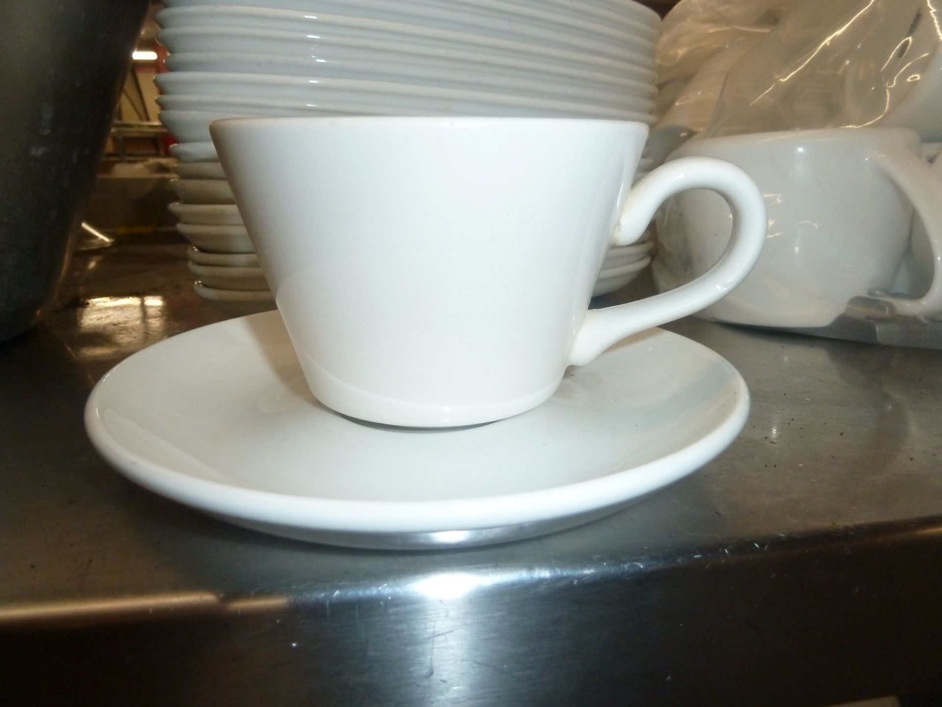 *coffee cups and saucers approx. 20 items