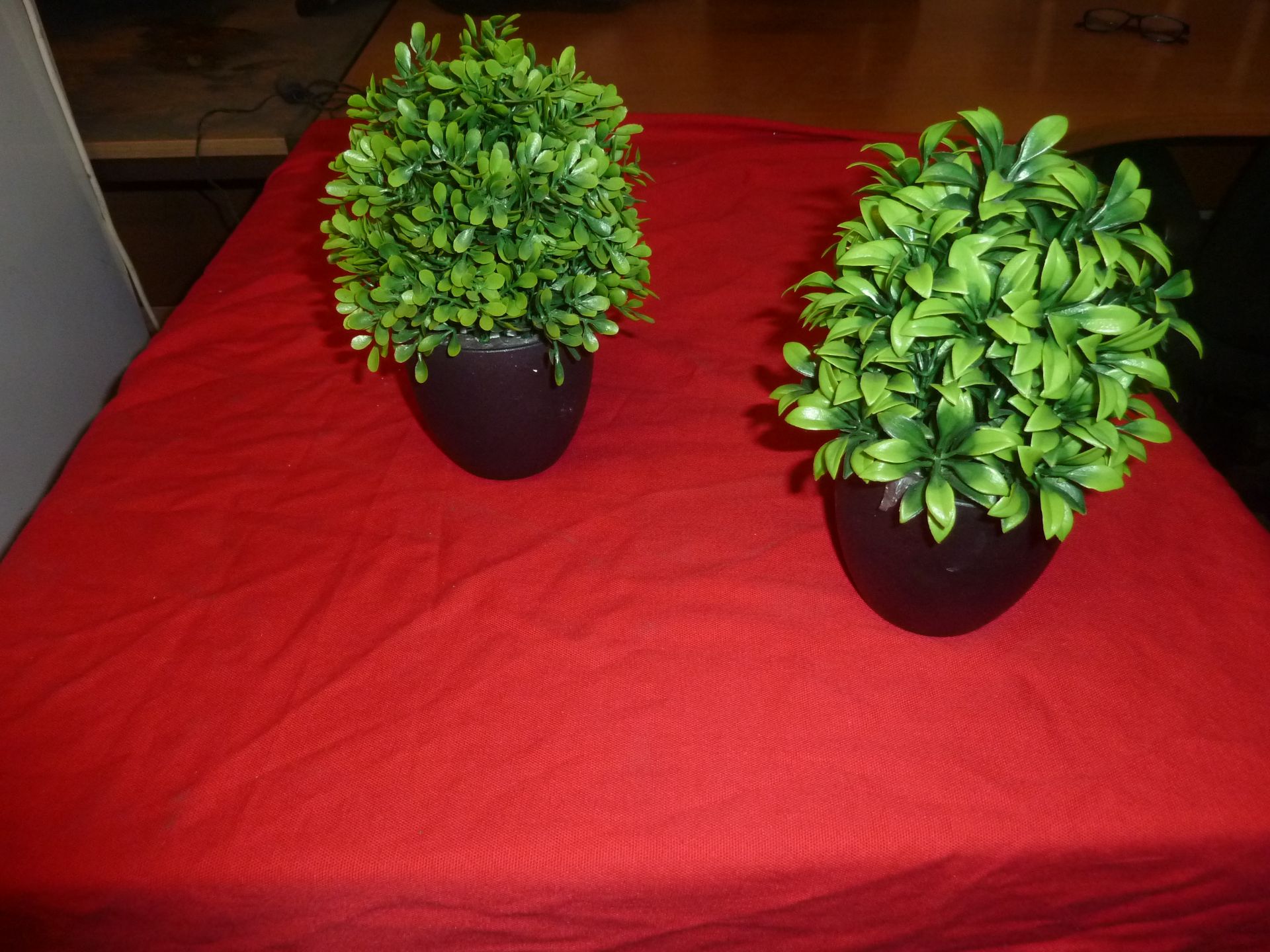 *artificial table top plants in pots x approx. 23