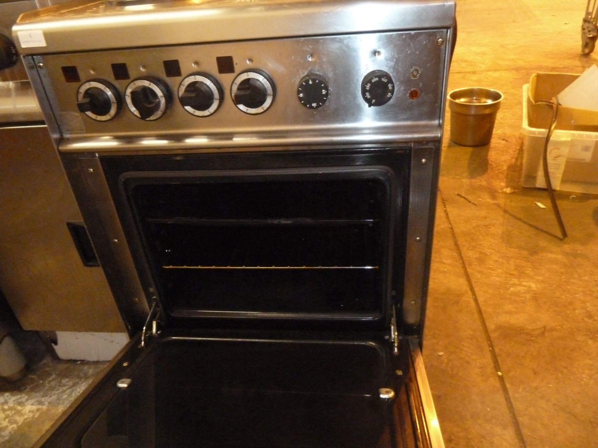 *Mareno 4 hob electric oven 3 phase 600w x 650d x 1000h - Image 2 of 3