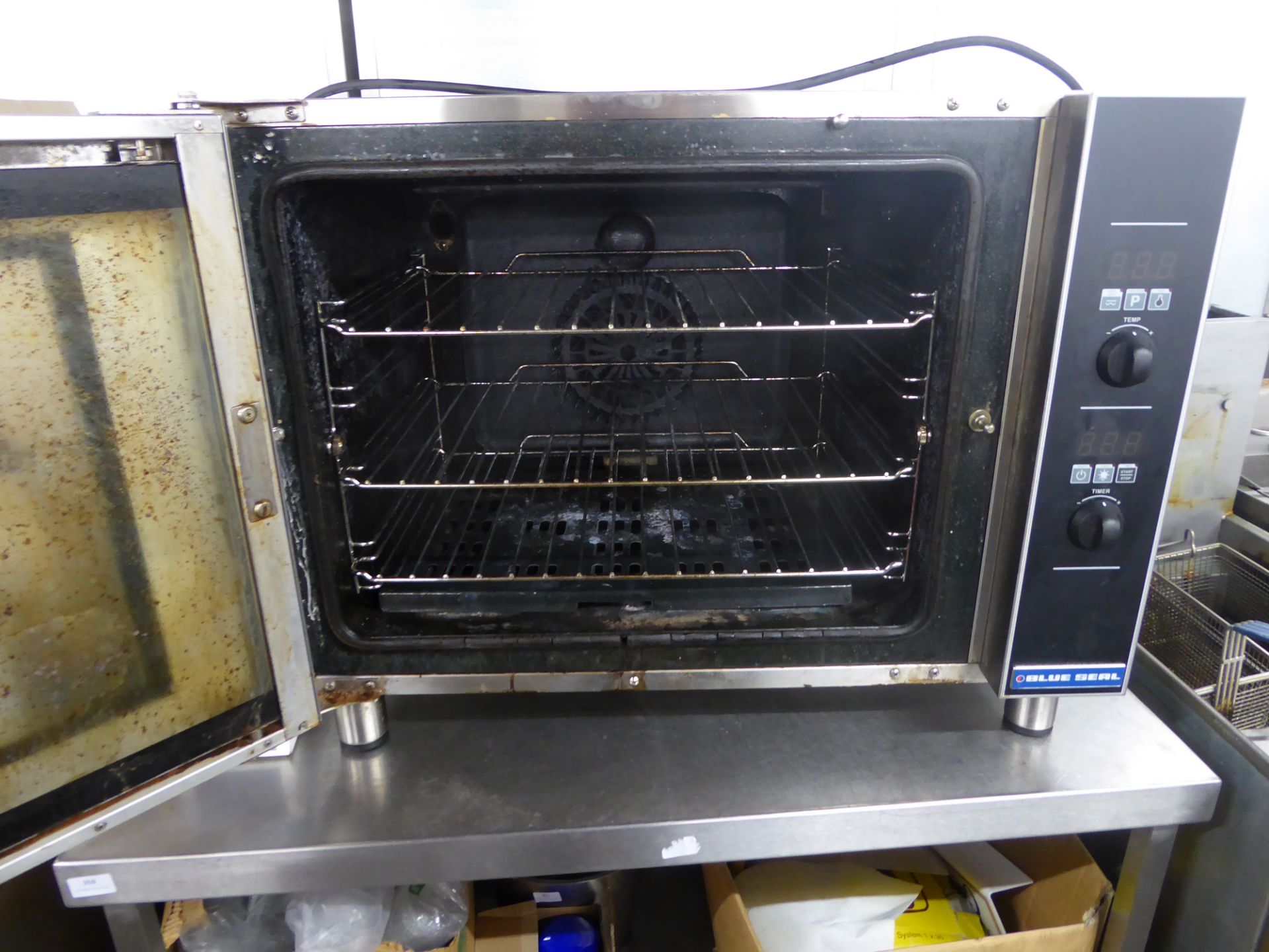 *Blue Seal Turbofan oven Model E31D4 - 4 shelf 810w x 600d x 630h - Image 2 of 2