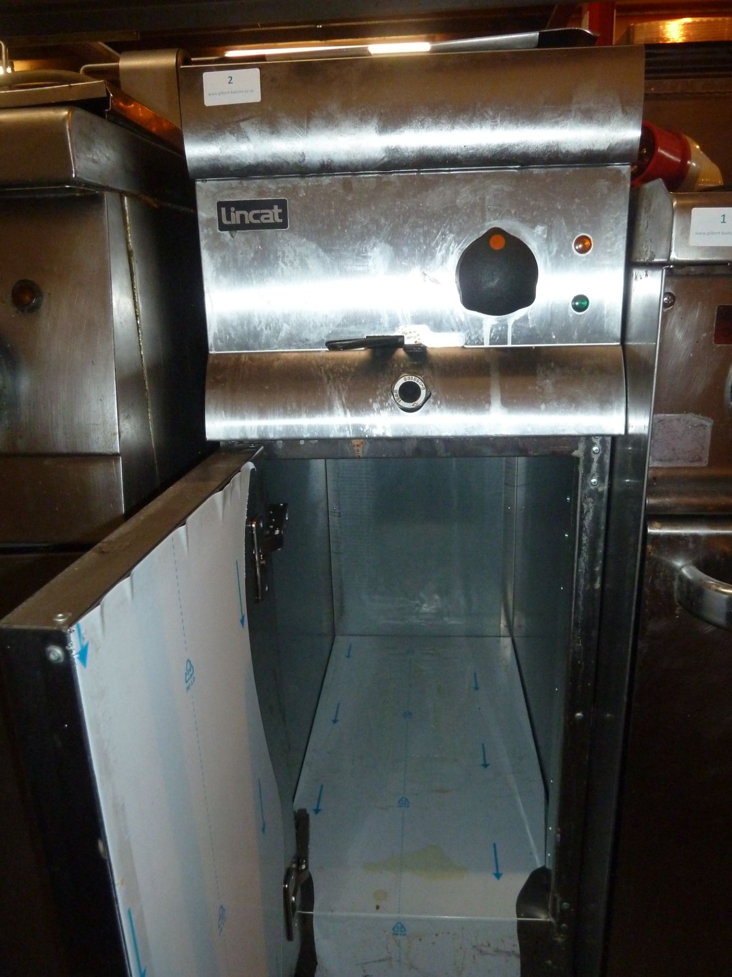 *Lincat single electric fryer freestanding 3 phase with basket 300w x 600d 950h - Image 2 of 4