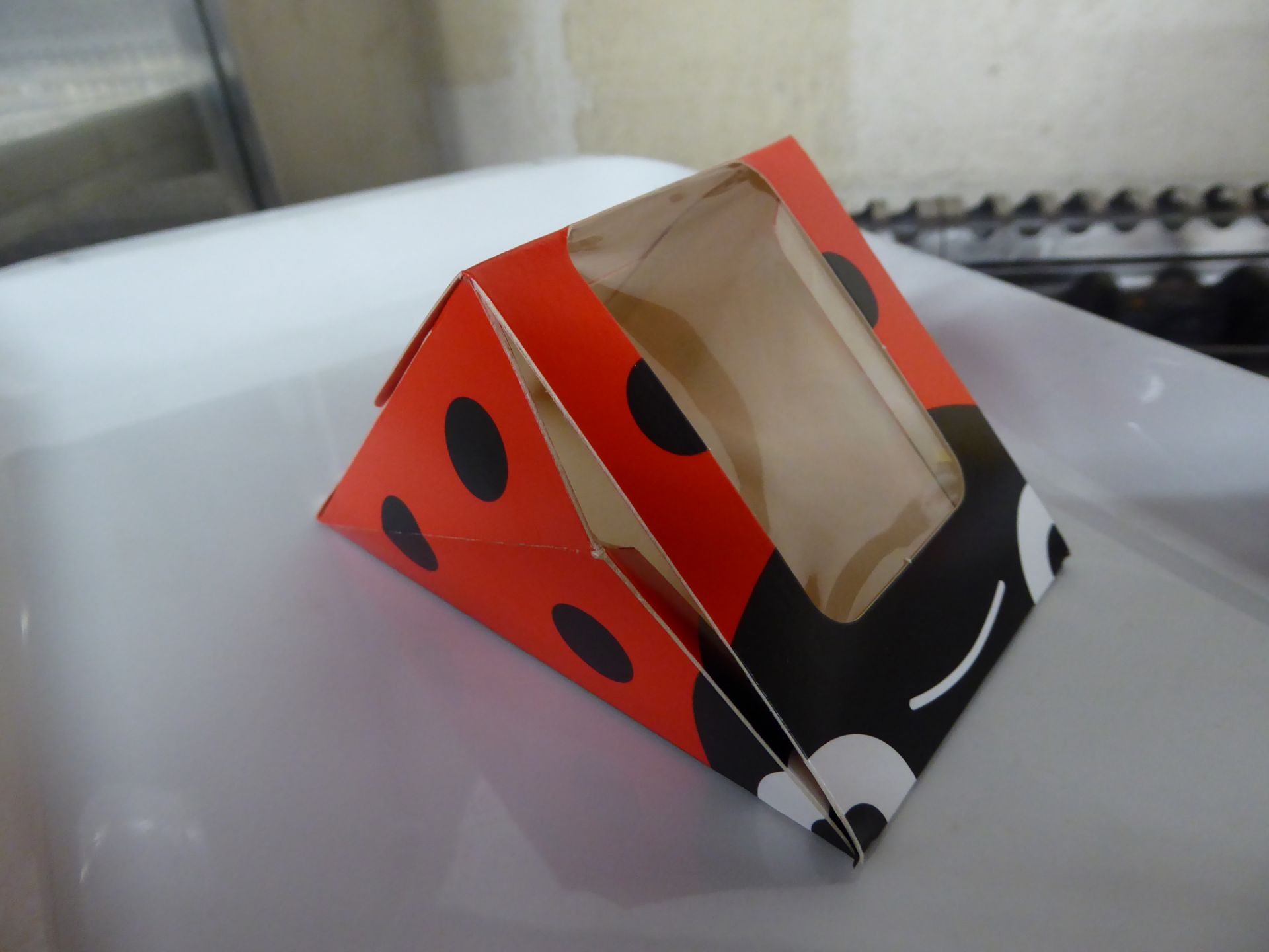 *lady bird sandwich wedges x box approx. 500