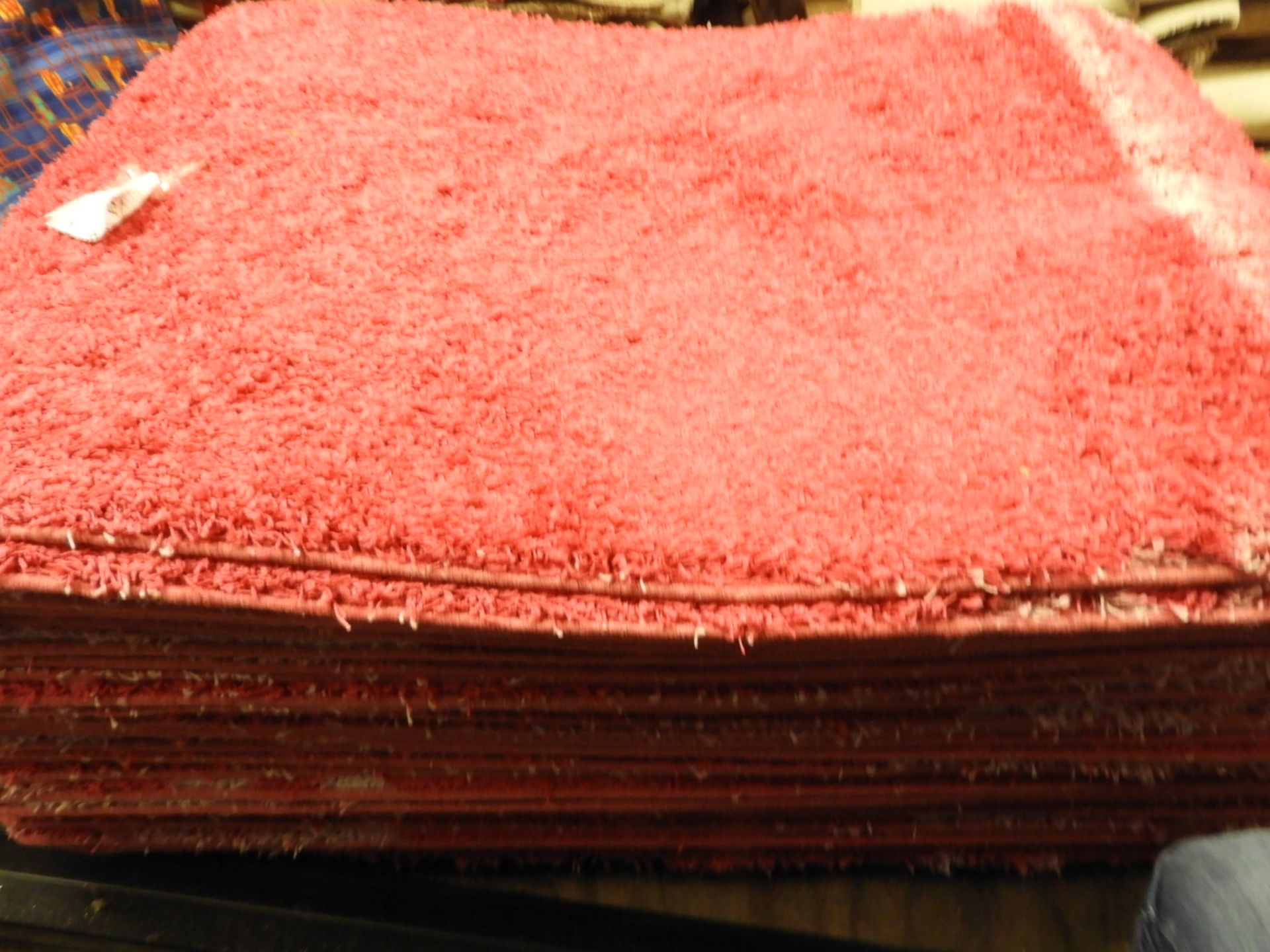 *Pallet Containing 30 Pink Shag Pile Rugs 1x1.5m