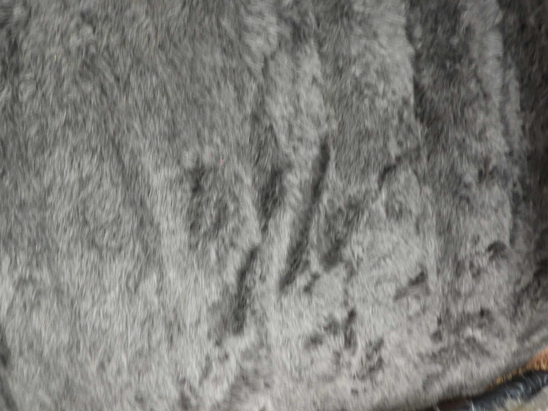 *Grey Faux Fur Rug 100x150cm
