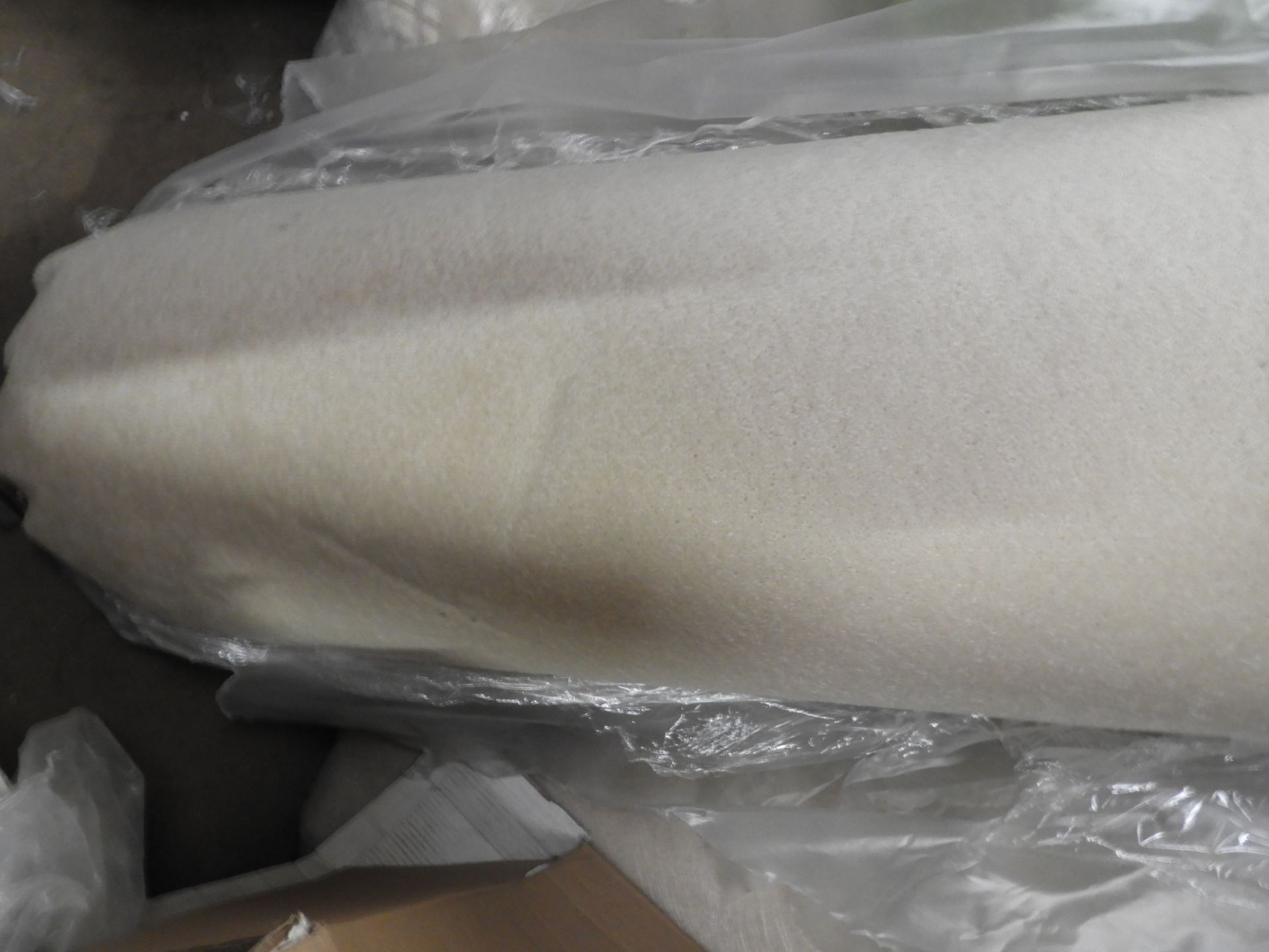 *2x27.5m Roll of Cream Carpeting ~56m­² - Image 2 of 2