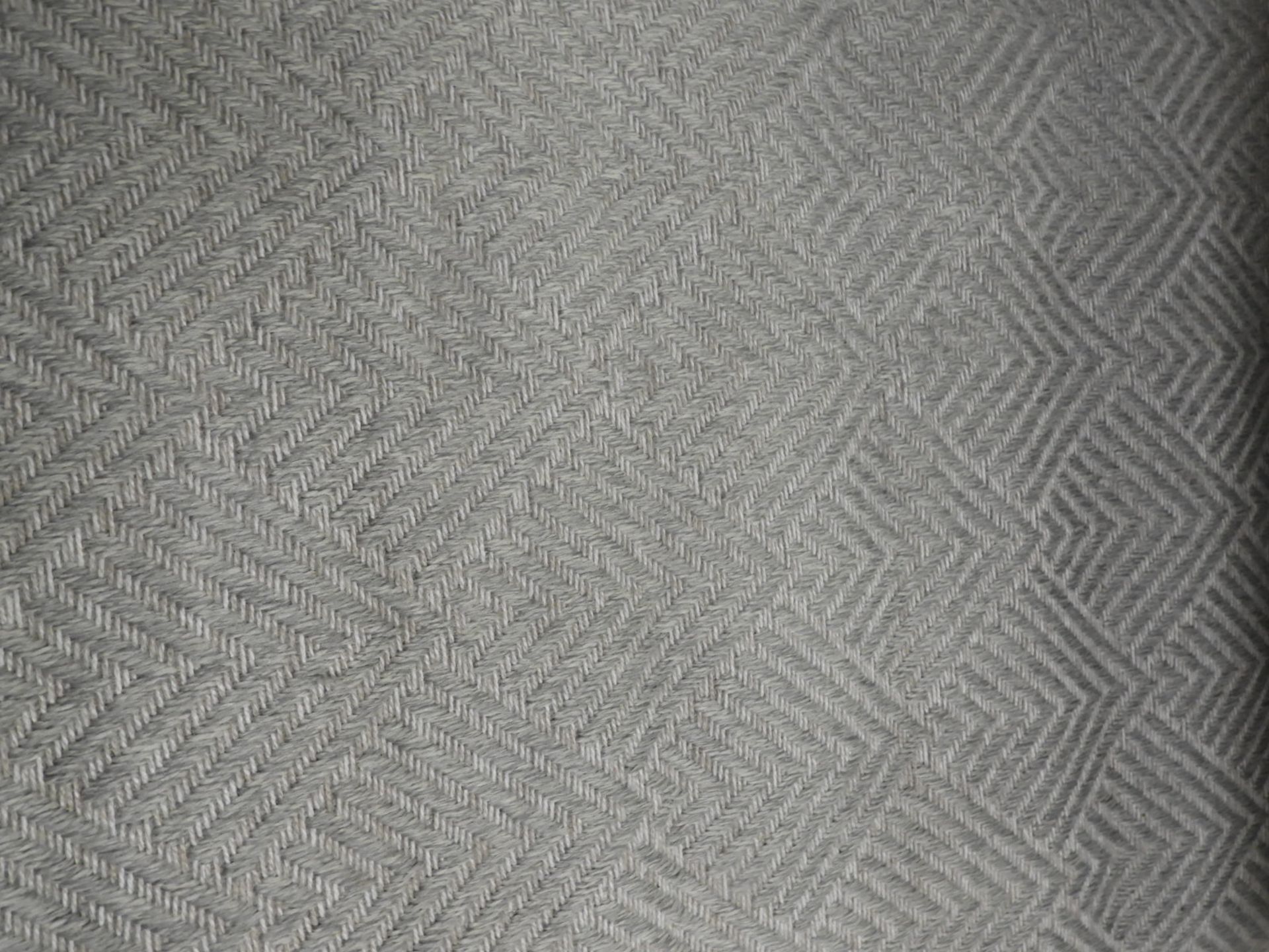 *Grey Herringbone Pattern Rug 120x170cm