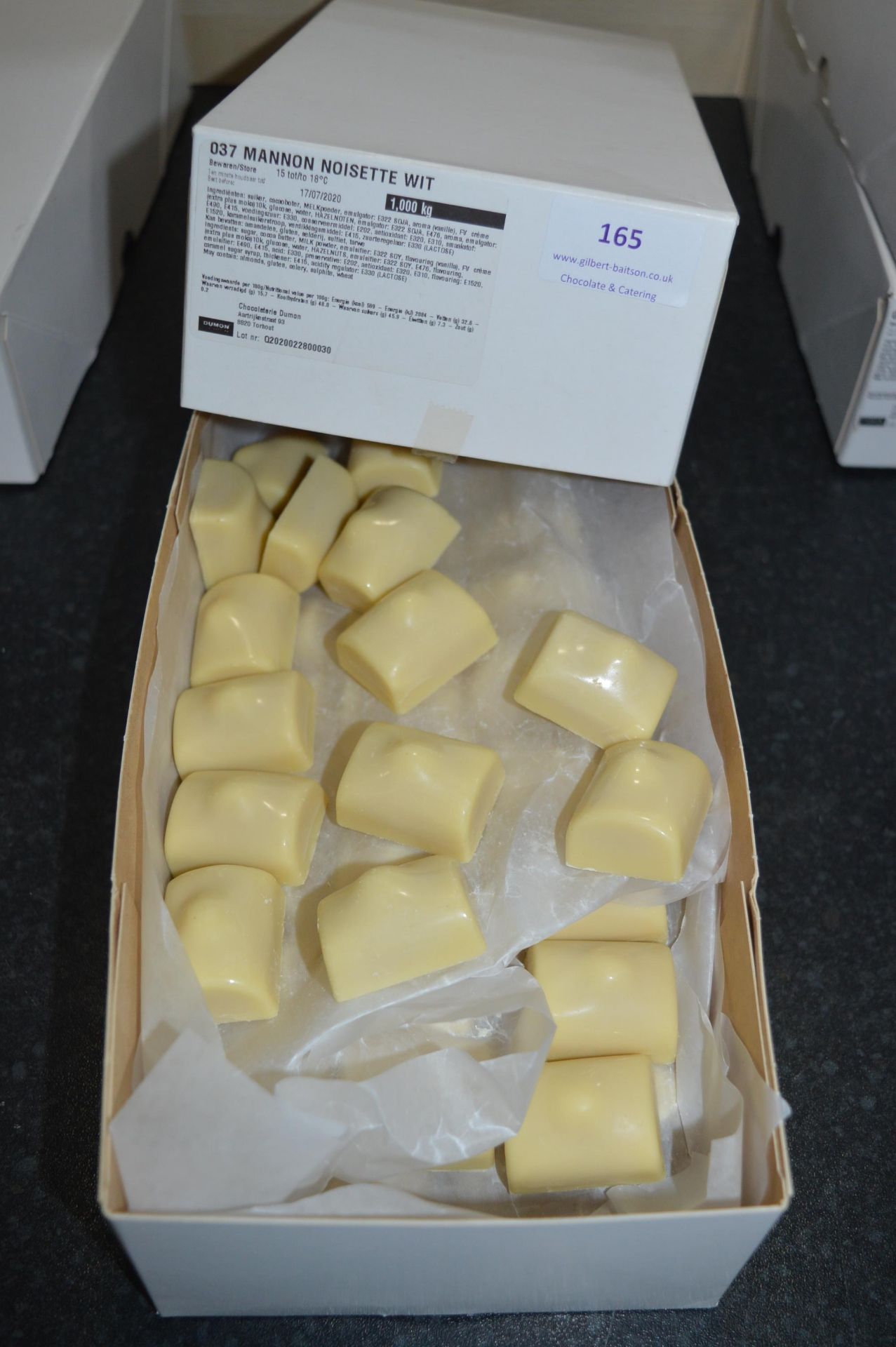 *1kg of White Chocolate Hazelnut Noisettes