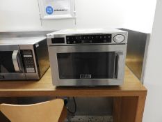 *Buffalo GK640 Stainless Steel Commercial Microwave Oven