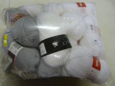 15 Assorted Balls of Wool