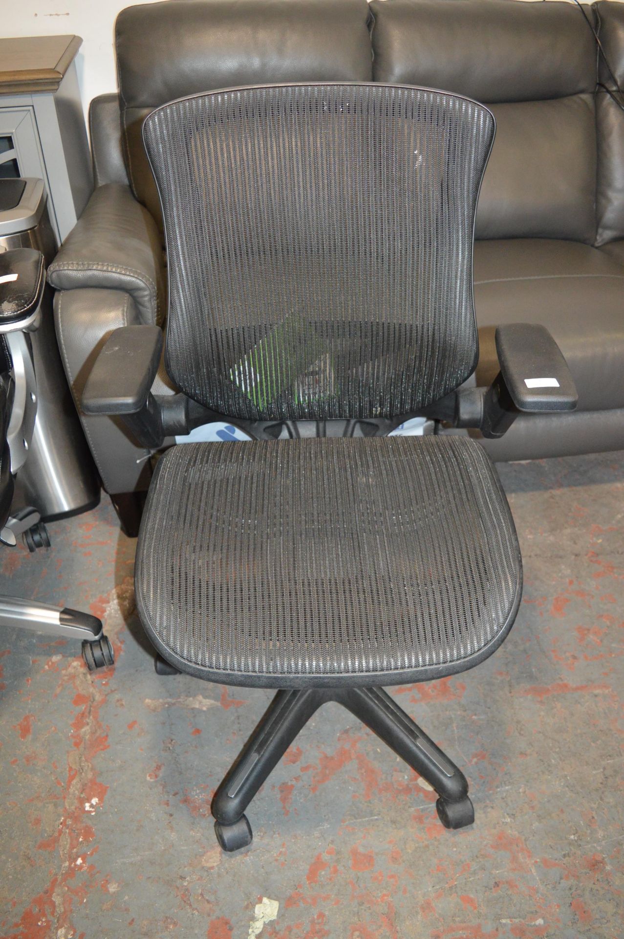 *Black Mesh Swivel Chair