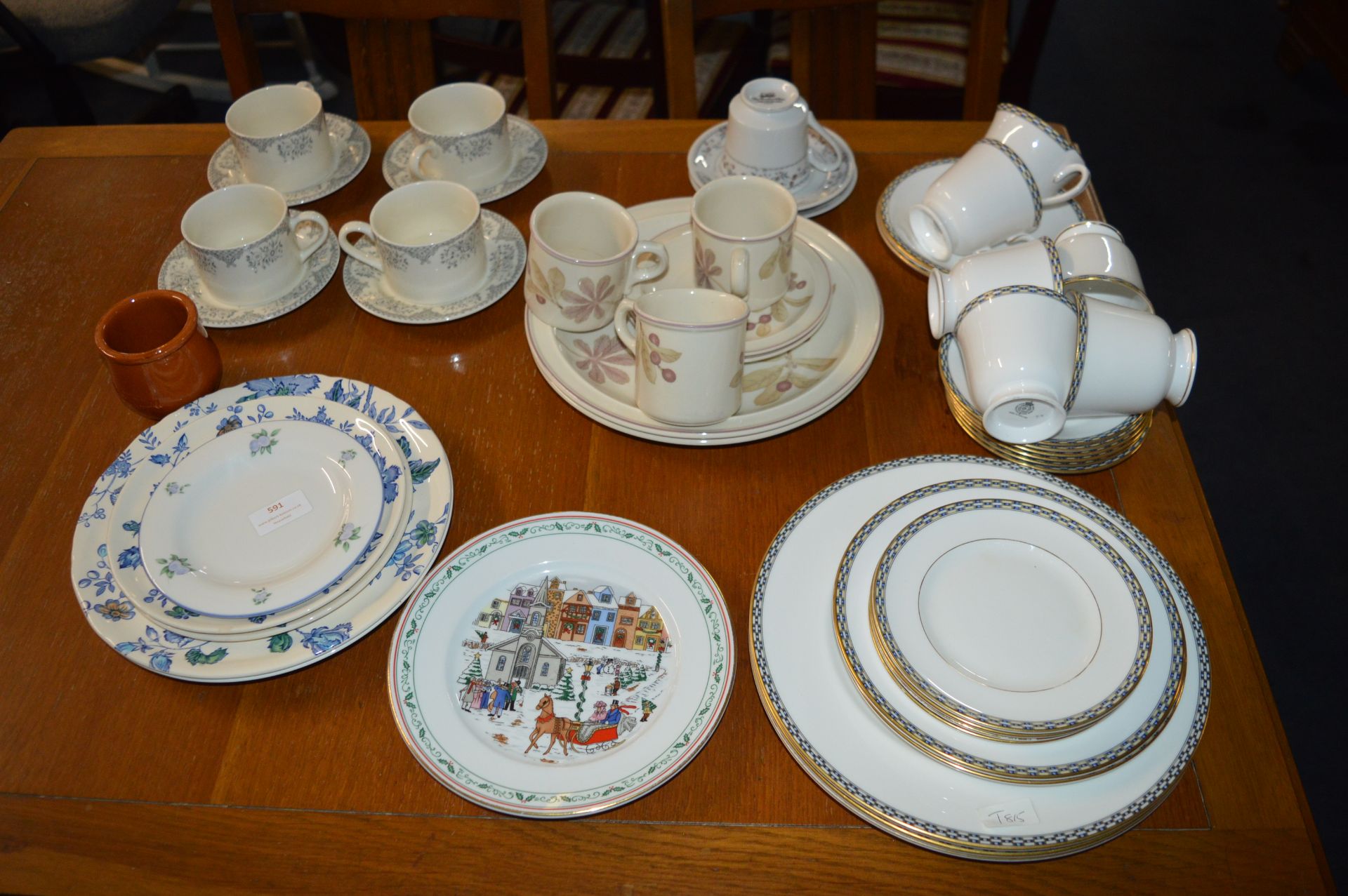 Wedgwood, Royal Worcester and Masons Part Dinner S