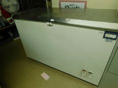 * Esta S/S topped chest freezer 1300w x 720d x 900h