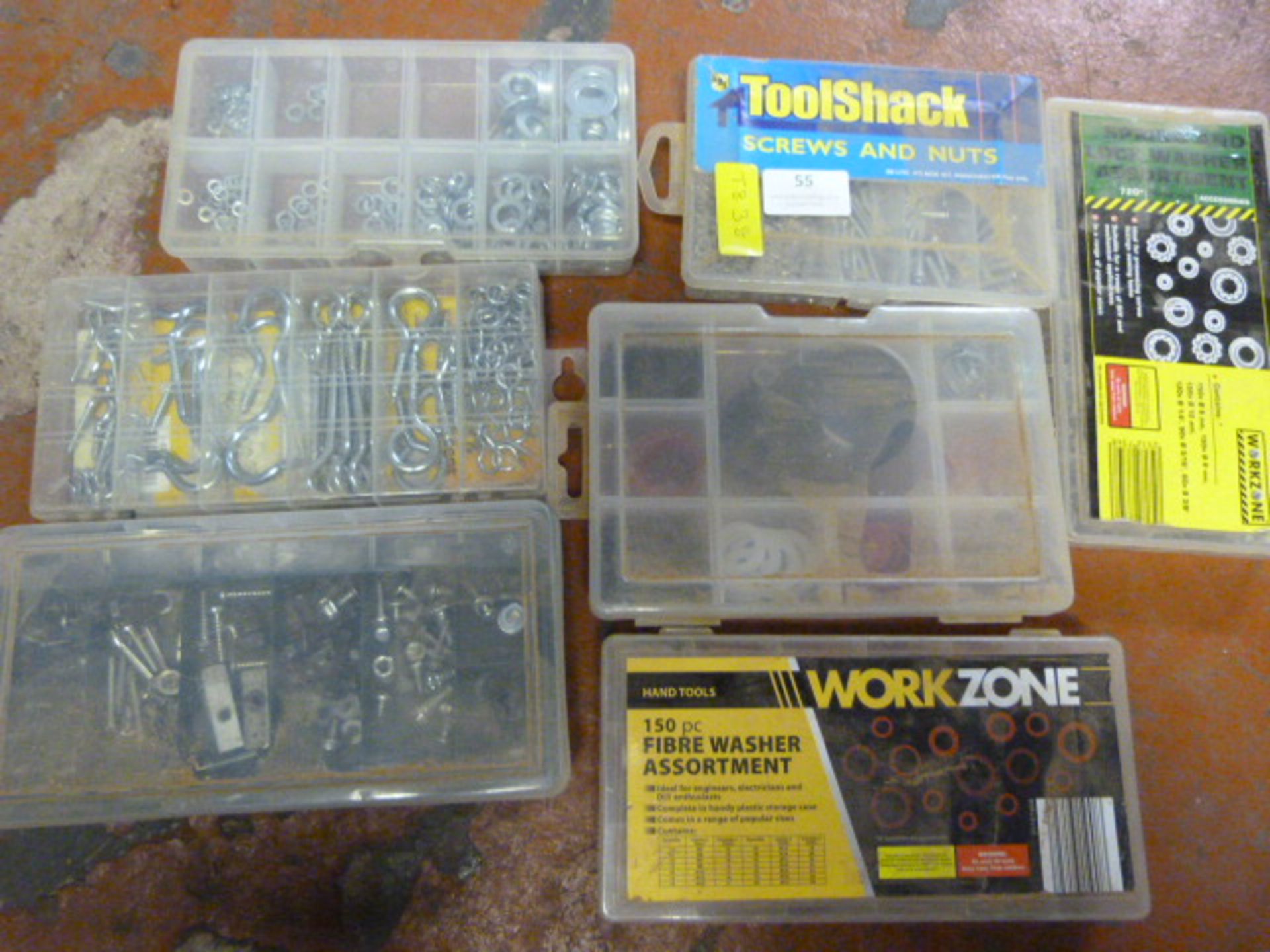 Quantity of Screws Hooks and Washers