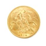 A George V gold half sovereign 1914, 4.0g.