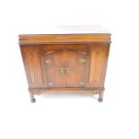 An early 20thC walnut cased cabinet gramophone, The Alba, the hinged and levered top opening to