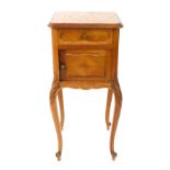 A French early 20thC marble topped kingwood and mahogany pot cupboard, of square section with a