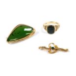 A gentleman's 9ct gold and blood stone set signet ring, size V, 9ct gold and jade brooch of abstract