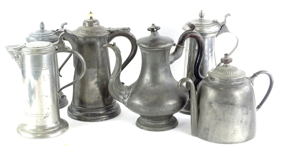 Miscellaneous pewter vessels, to include two lidded tankards, each with a plain acorn shaped knop,