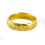 A 22ct gold wedding band, of polished and etched design, with makers stamp CG & S, numbered 877-7,