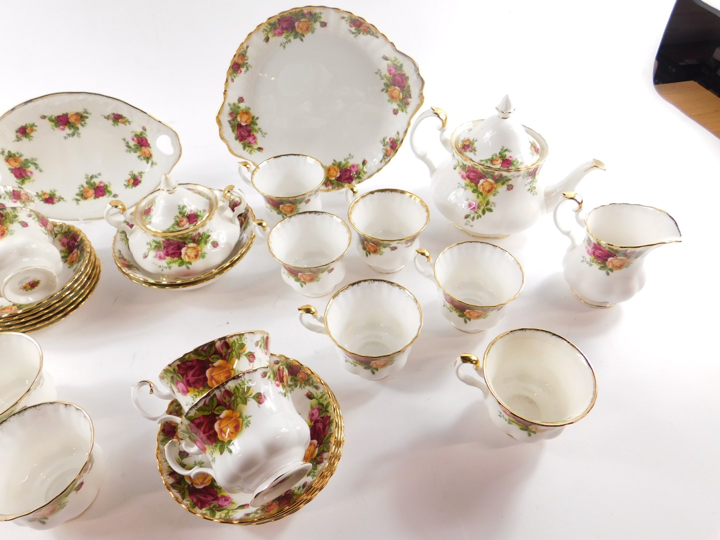 A Royal Albert porcelain tea service decorated in the Old Country Roses pattern, comprising - Image 3 of 4
