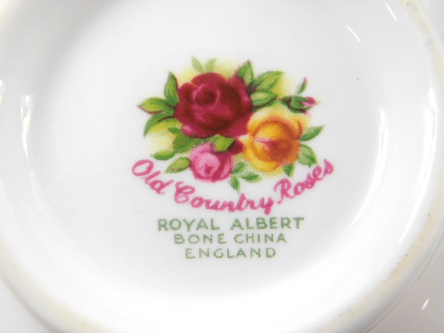 A Royal Albert porcelain tea service decorated in the Old Country Roses pattern, comprising - Image 4 of 4