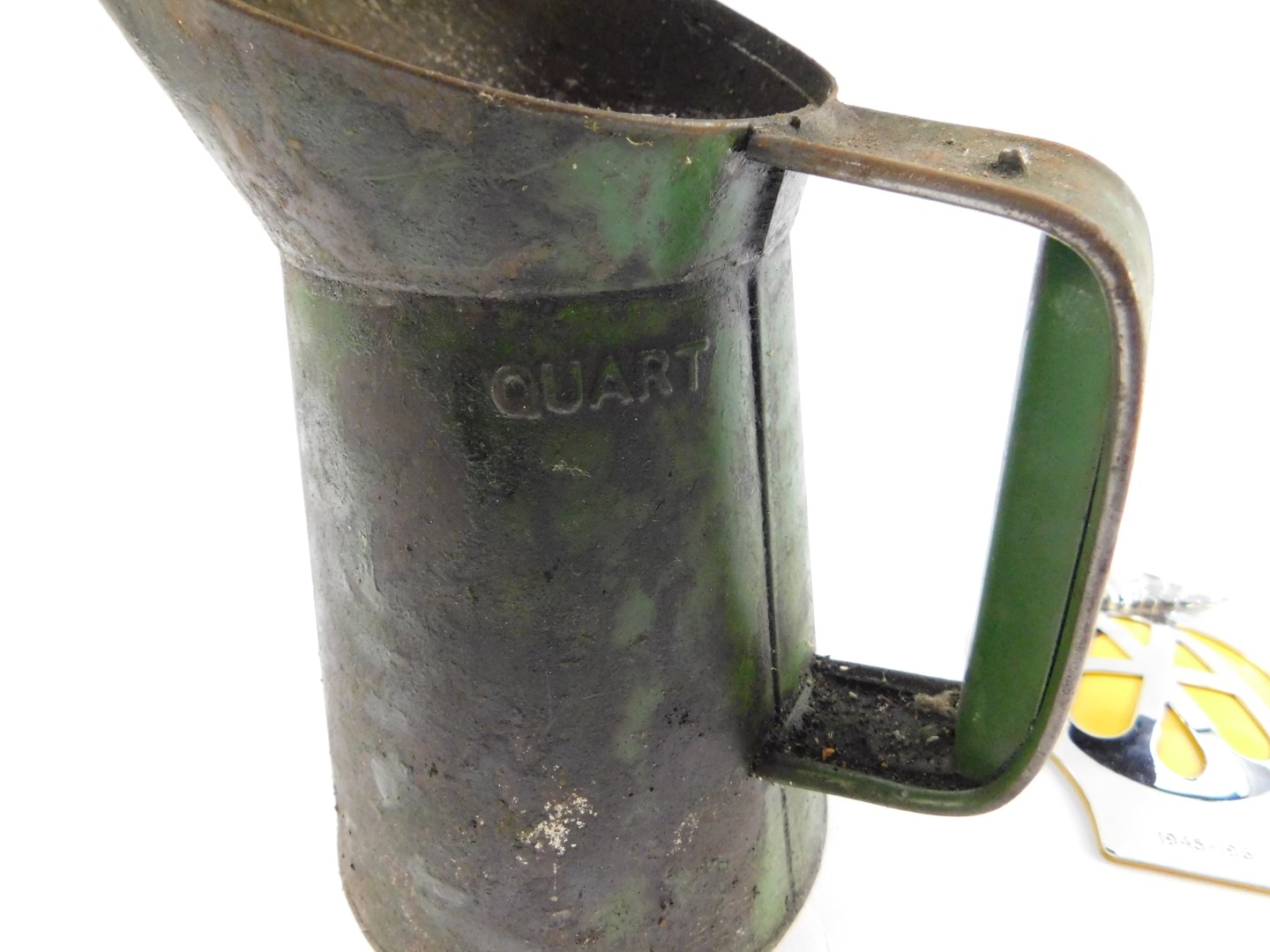 A Duckham's NOL Motor Oil green painted quart oil can, together with an AA 1945-67 car badge, (2) - Image 3 of 4