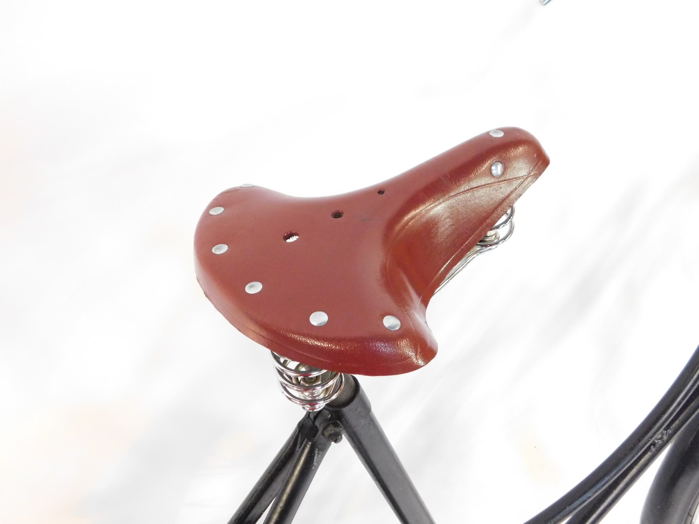A vintage mid 20thC lady's bicycle, black with a brown leather suspension seat, handle bar stem - Image 5 of 6