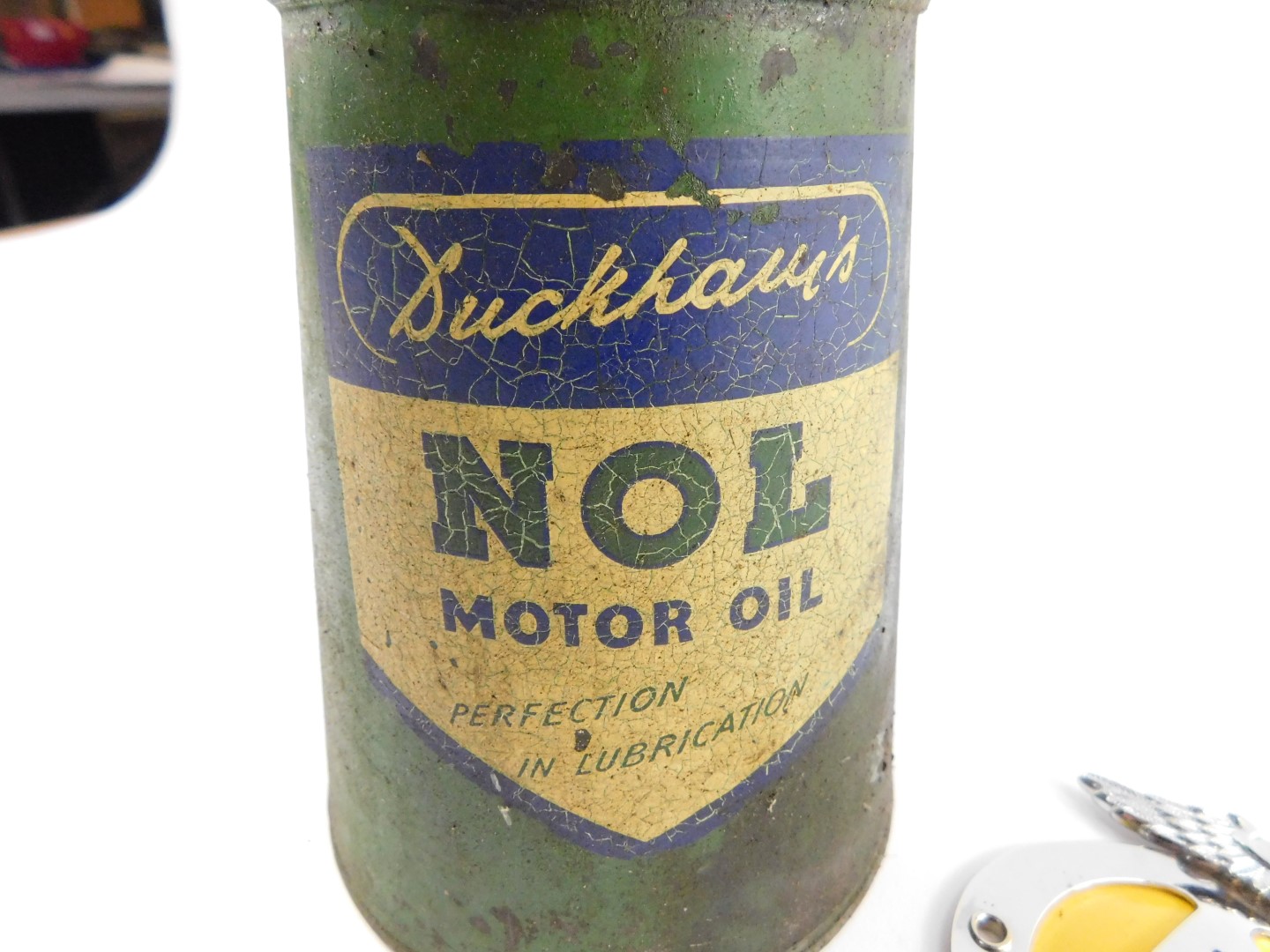 A Duckham's NOL Motor Oil green painted quart oil can, together with an AA 1945-67 car badge, (2) - Image 2 of 4