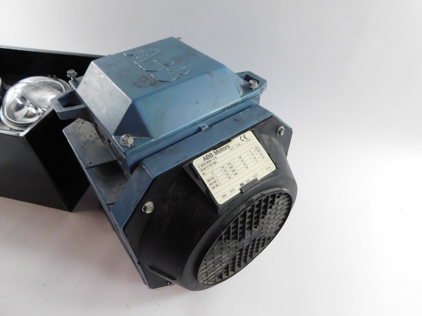 An ABV Motors M2AA 112M electric motor, together with a pair of head lamps. (3) - Image 3 of 4