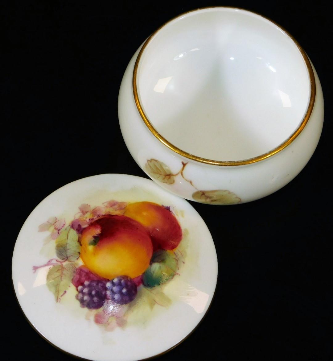 A Royal Worcester porcelain jar and cover, handpainted with autumnal fruits, blackberries and apples - Image 3 of 4