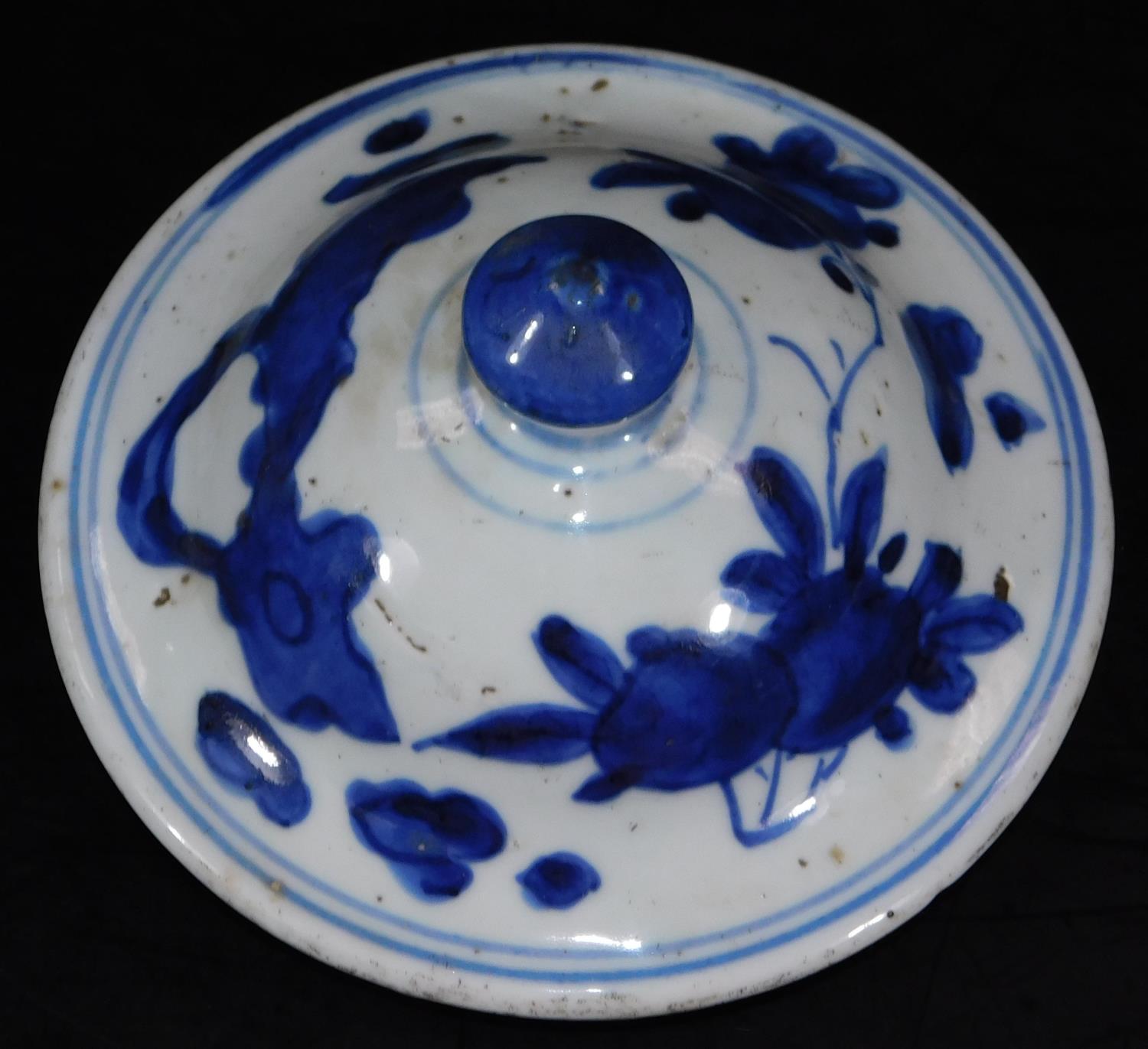 An 19thC Chinese blue and white baluster vase and cover, decorated with four claw celestial - Image 6 of 7