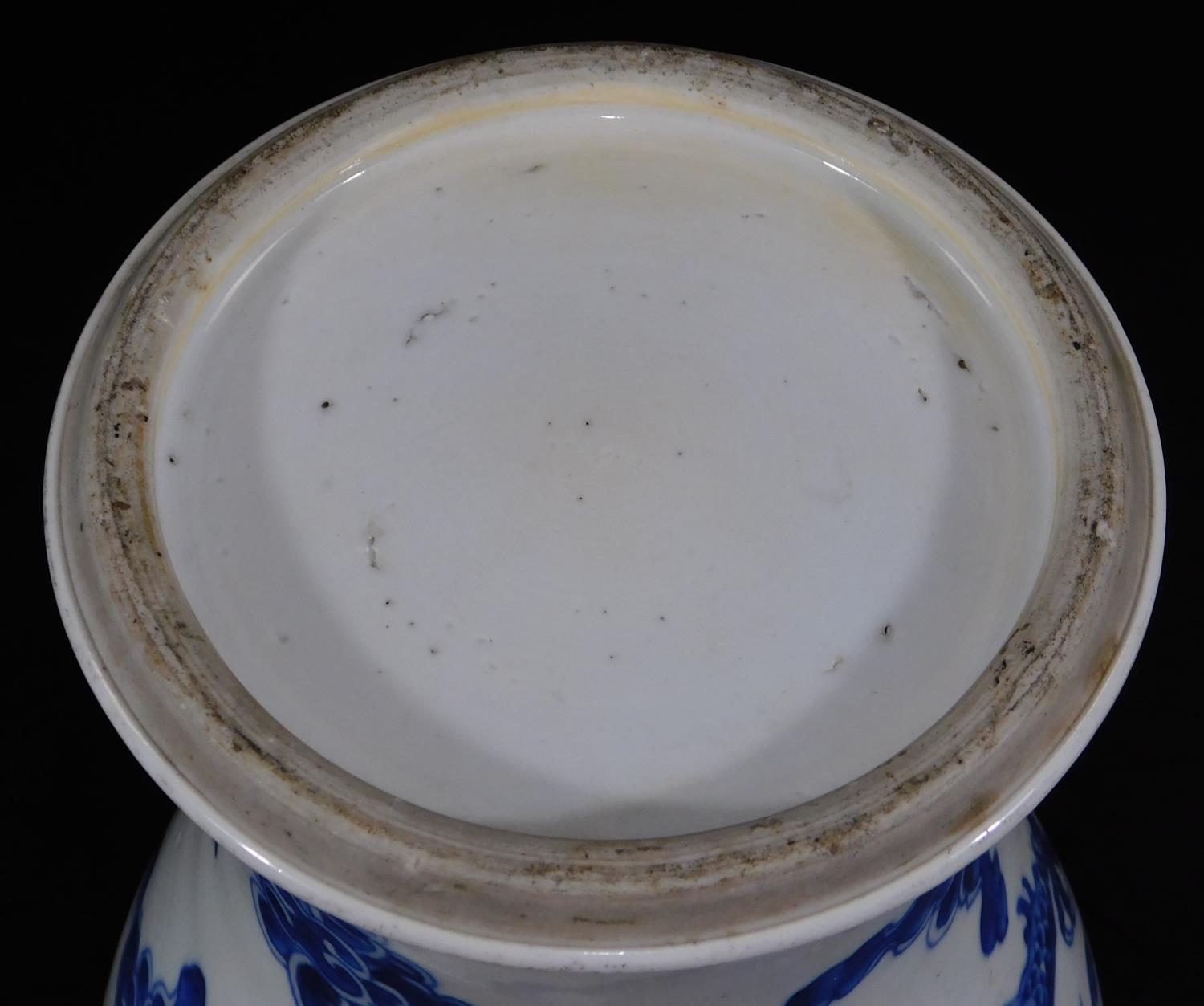 An 19thC Chinese blue and white baluster vase and cover, decorated with four claw celestial - Image 5 of 7
