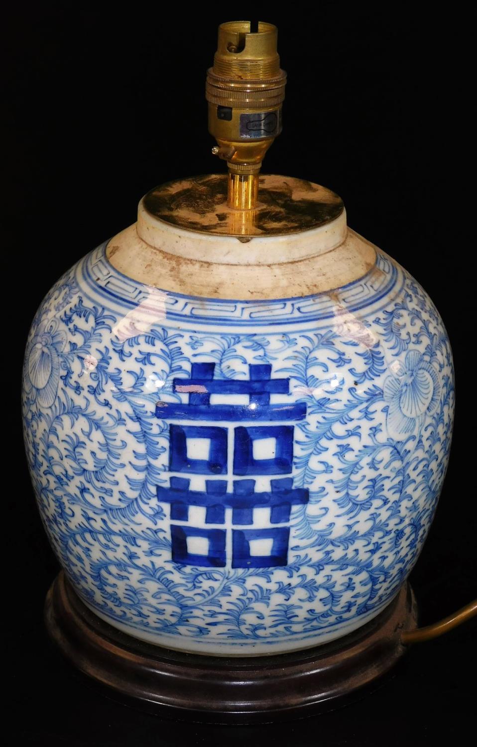 A Chinese blue and white porcelain ginger jar converted to a lamp, with scrolling lotus foliage - Image 3 of 4