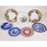 Various pottery cabinet plates, blue and white transfer printed example, 18cm Dia. etc. (a quantity)