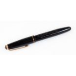 A Onto De Le Rue fountain pen, black with gilt coloured trim and shaped clip, 14ct nib, 12cm W.