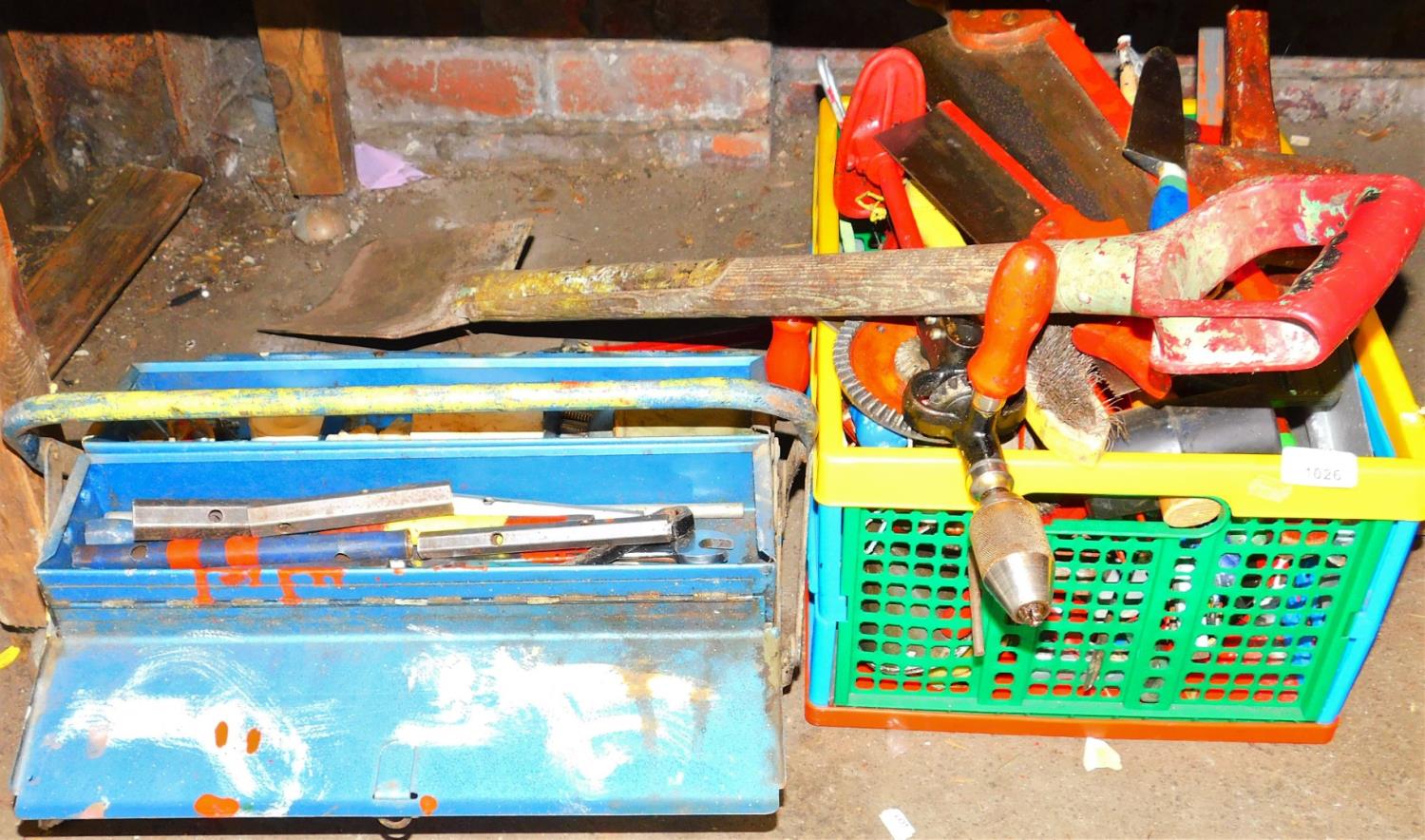 Garden tools, spade, cantilever tool box, hand drill, various hand tools, etc. (a quantity)