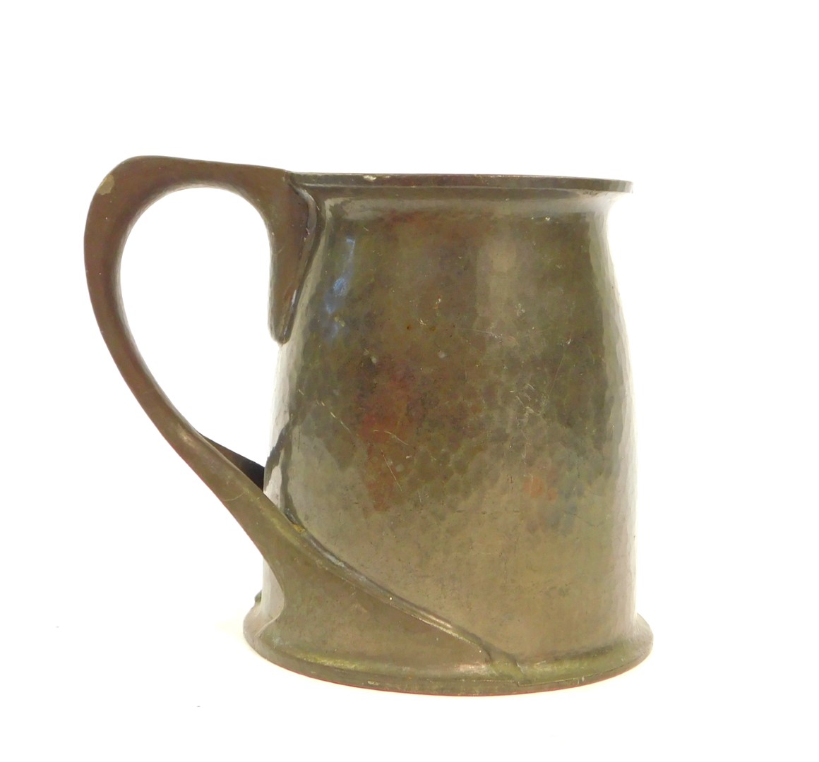 An Archibald Knox pewter tankard, no.066, possibly for Liberty and Co., with a hammered body and - Image 2 of 3