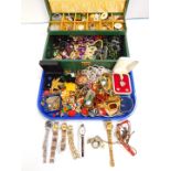 Silver and costume jewellery, including a pendant and earrings set, brooches, various