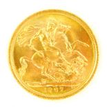 An Elizabeth II gold sovereign 1967, 8.0g