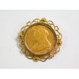 A Victoria gold sovereign 1898, in a 9ct gold pendant brooch mount, 11.6g.