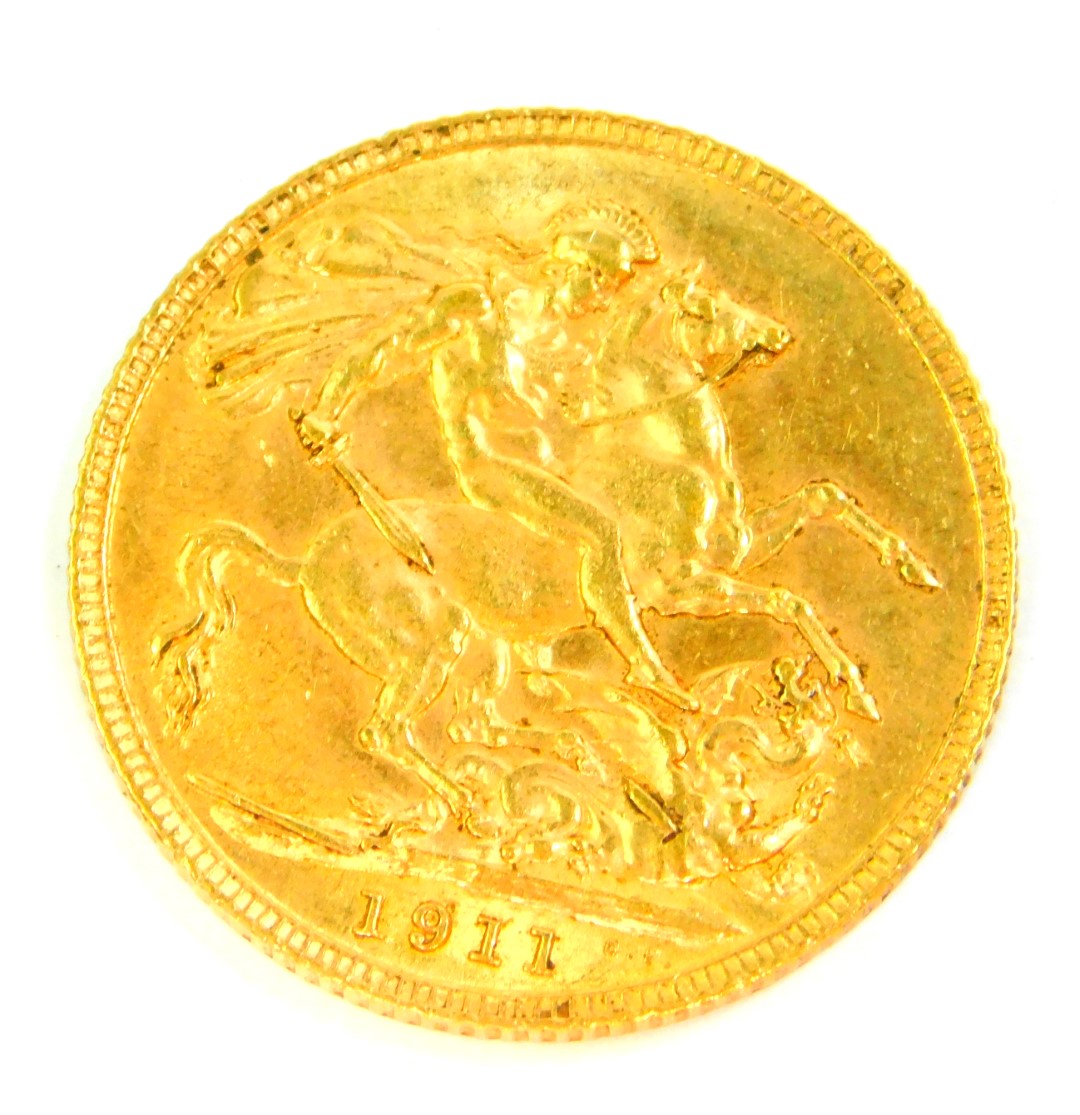 A George V gold sovereign 1911, 8.0g.