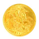 A George V gold sovereign 1911, 8.0g.