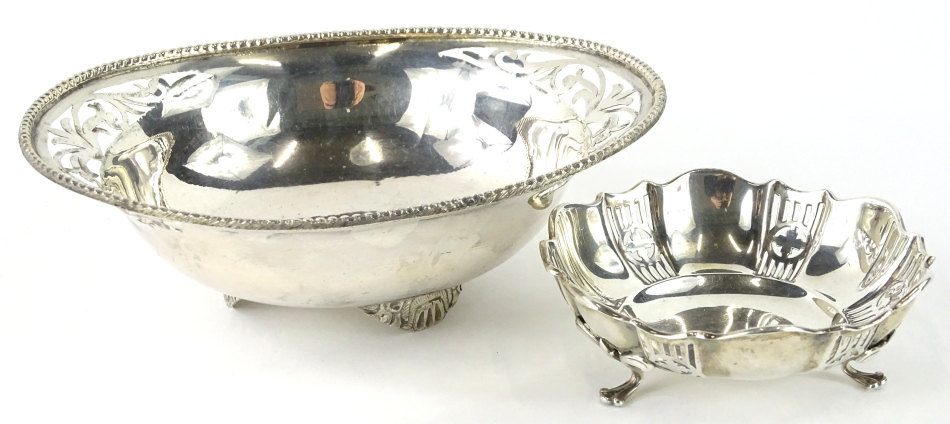 A George V silver dish of floral form, partially pierced on triple onslow shaped legs, Birmingham