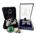 Various jewellery and effects, a filigree butterfly, with pierced wings and plain pin back, 4cm