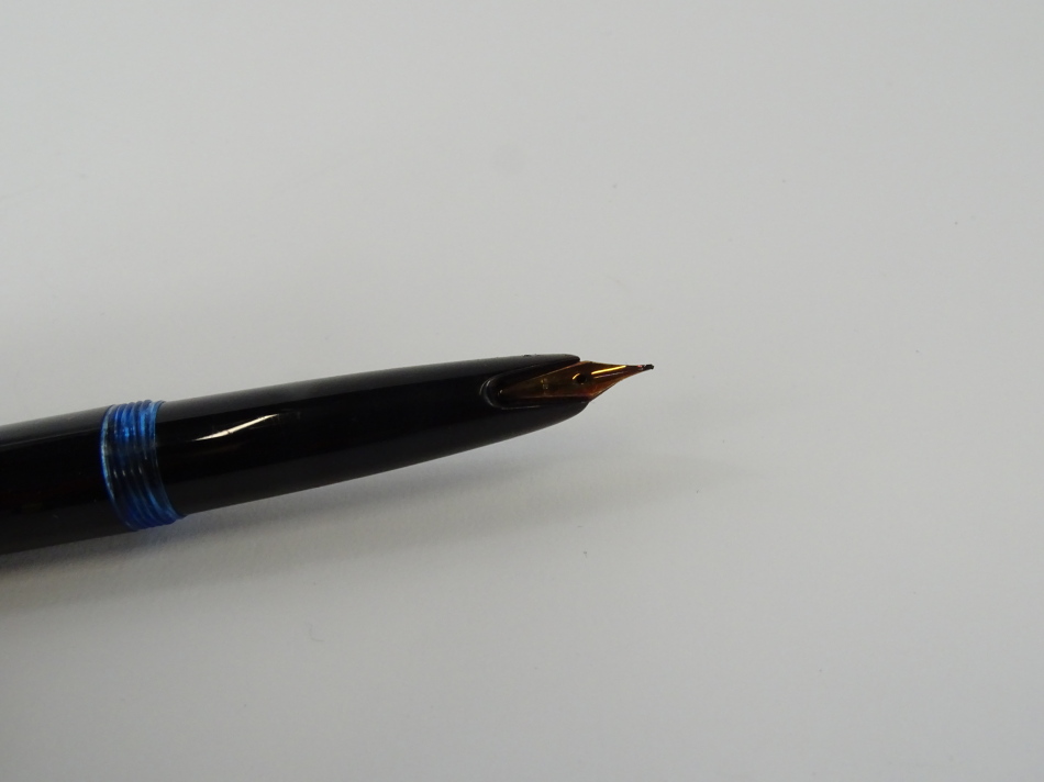 A Mont Blanc fountain pen, in black with gilt trim and clip, with white star to the lid, 12cm - Image 3 of 3