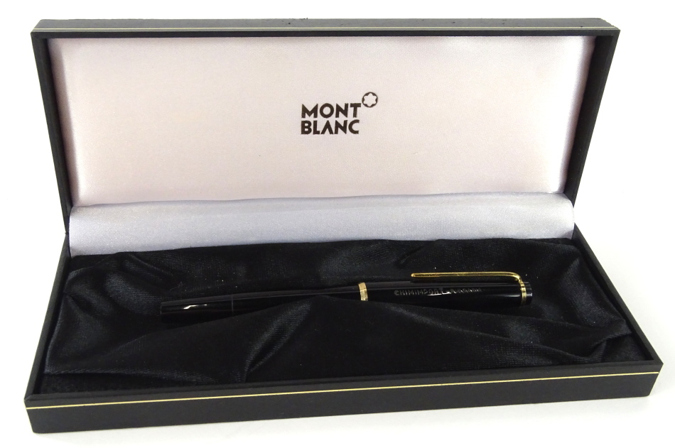 A Mont Blanc fountain pen, in black with gilt trim and clip, with white star to the lid, 12cm