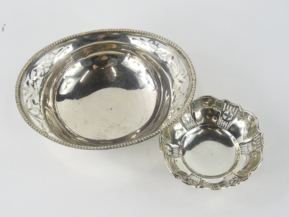 A George V silver dish of floral form, partially pierced on triple onslow shaped legs, Birmingham - Image 2 of 2