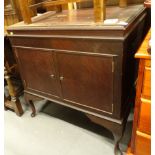 A mid 20thC oak Maxitone gramophone cabinet, with a hinged lid on square cabriole legs,