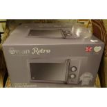 A Swan retro boxed 900 watt E category microwave in grey, 47cm wide.